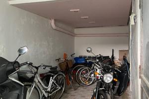 Garage/posto moto o piccola auto/cantina/deposito