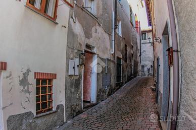 CASA SEMINDIPENDENTE A CARROSIO