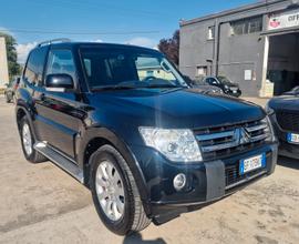 Mitsubishi Pajero 3.2 DI-D 16V aut. 3p. PARI AL NU