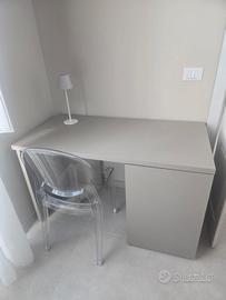 scrivania con vano frigorifero 