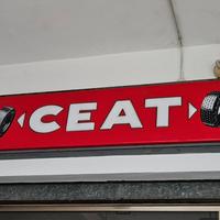 Insegna luminosa CEAT gomme