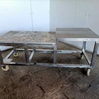 Banco in acciaio con le ruote