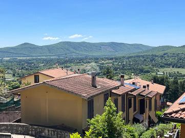 VILLA A SCHIERA A ROCCA PRIORA