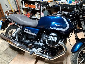 moto Guzzi v7 850