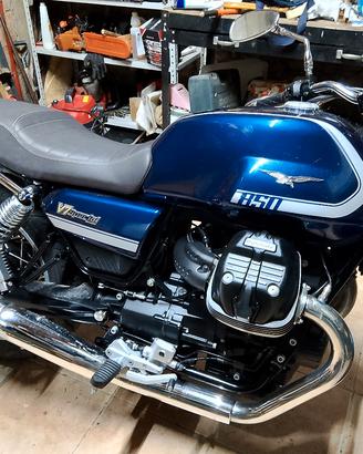 moto Guzzi v7 850