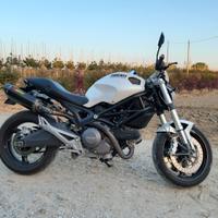 Ducati Monster 696