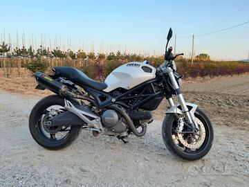 Ducati Monster 696