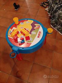 Tavolo gioco con costruzioni 