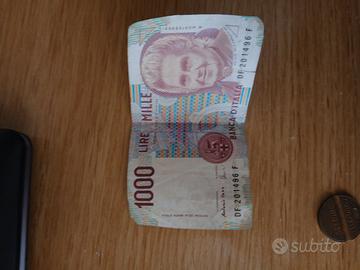 Diversi soldi in lire , monete e banconote