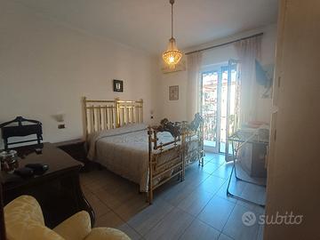 Letto in ottone con puttini in brinzo restaurato
