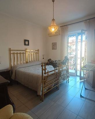 Letto in ottone con puttini in brinzo restaurato
