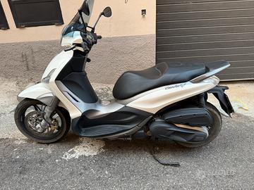Piaggio Beverly 350 sport touring