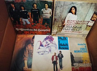 50 vinili piccoli a 45 giri