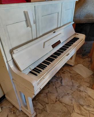 pianoforte verticale antico accordato 