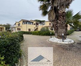 Appartamento con corte privata sul mare