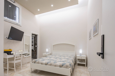 Camera con bagno privato e minifrigo