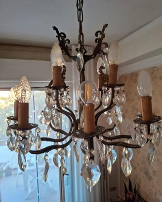 Lampadario vintage con gocce di  cristallo
