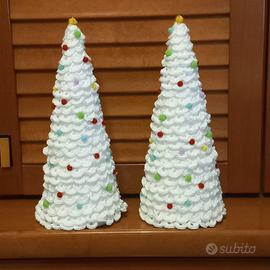 Alberi di natale fatti ad uncinetto