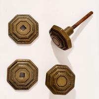 Due antichi pomelli fissi per porta