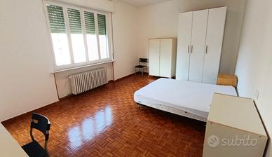 Camera Matrimoniale zona Piazza Gramsci Mantova