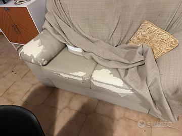 Divani die e tre posti