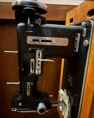 Macchina da cucire Necchi Bu con mobile e accessor