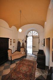 Palazzo / Stabile di 789 m² con più di 5 locali a 