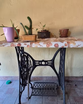 Scrittoio con basamento d'epoca in ghisa