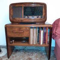 Radio anni '40 Magnadyne SV83 + mobile giradischi
