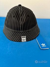 Capello Bucket  Adidas Originals
