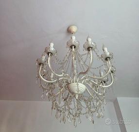 Lampadario con pendenti in metallo bianco 75 cm.