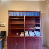 Libreria classica in mogano con ante