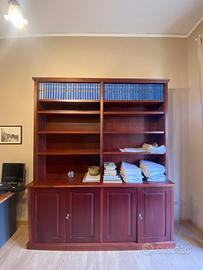 Libreria classica in mogano con ante