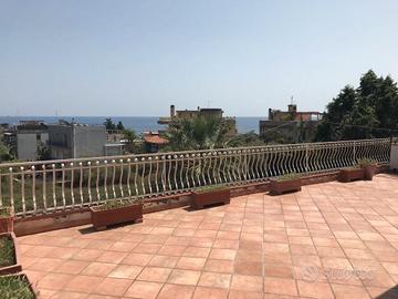 Acitrezza, app.to vani 4,5 + posti auto