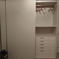 Armadio con ante scorrevoli