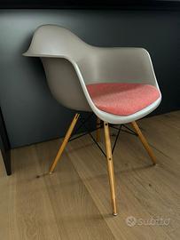 Poltrona Vitra DAW Eames con cuscino
