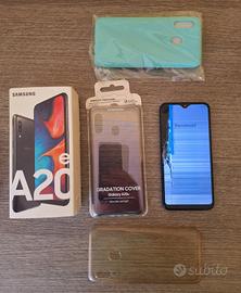 Cellulare Samsung Galaxy A20e vetro lesionato