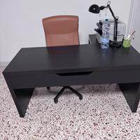 Scrivania Ufficio Nera – Ampia e Robusta