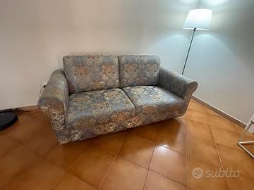 Divano letto una piazza e mezza.