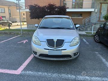 Lancia ypsilon  ok neopatentati