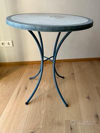 Sedie e tavolo da giardino