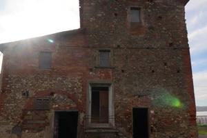 Rustico / Casale di 535 m² con più di 5 locali e b