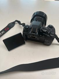 Panasonic Lumix G80 con obbiettivo leica