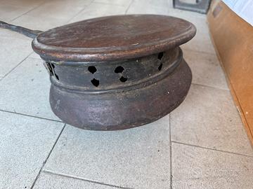 Antico scaldaletto in rame con manico in legno