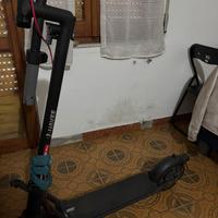 Monopattino elettrico Navee