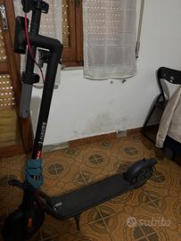 Monopattino elettrico Navee