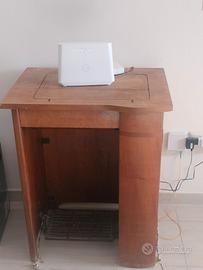 MACCHINA DA CUCIRE SINGER ANTICA CON MOBILETTO.