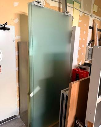 Vetrata per divisorio interno con vetro satinato