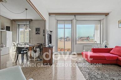 Appartamento di 144 m² con più di 5 locali e posto