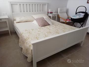 Letto matrimoniale Ikea Hemnes con rete e comodini